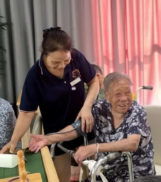 实至名归!莲孝养老荣膺”江西省金牌养老机构“,铸就鹰潭养老行业新标杆(图5) 实至名归!莲孝养老荣膺”江西省金牌养老机构“,铸就鹰潭养老行业新标杆(图5)