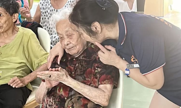 温情常伴长者身旁,莲孝养老打造鹰潭暖心康养家园(图4) 温情常伴长者身旁,莲孝养老打造鹰潭暖心康养家园(图4)