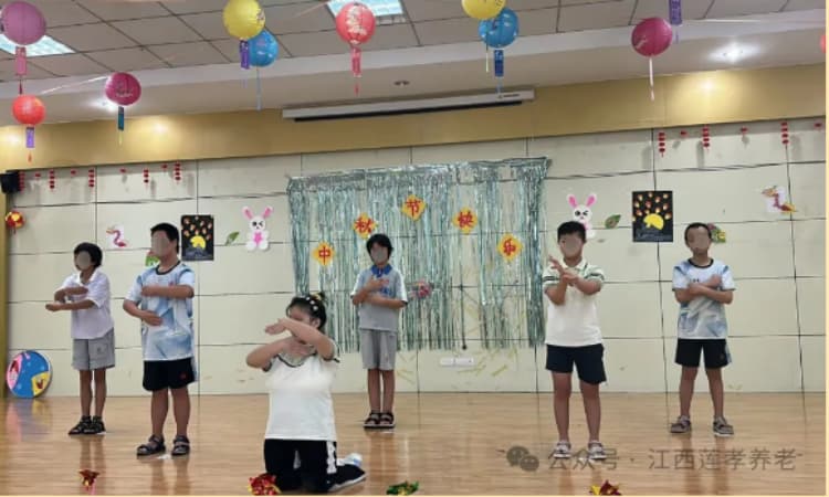 月满中秋传温情,莲孝养老暖心陪伴孩童成长(图3) 月满中秋传温情,莲孝养老暖心陪伴孩童成长(图3)