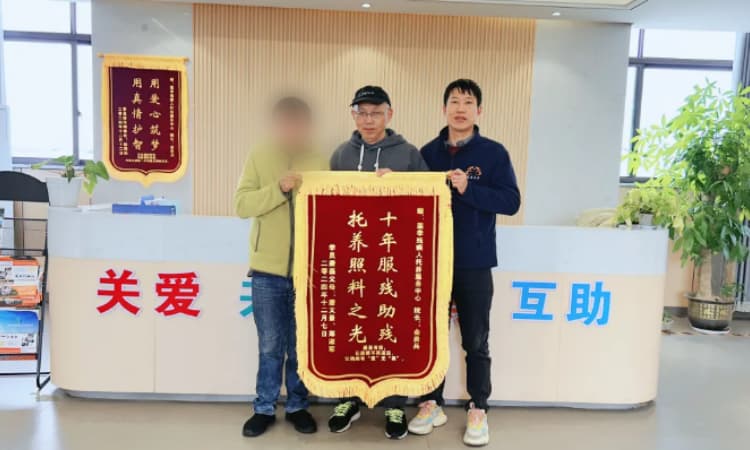 【暖心纪实】同日双份认可！莲孝养老两大服务站点接连收获家属致谢锦旗(图2)