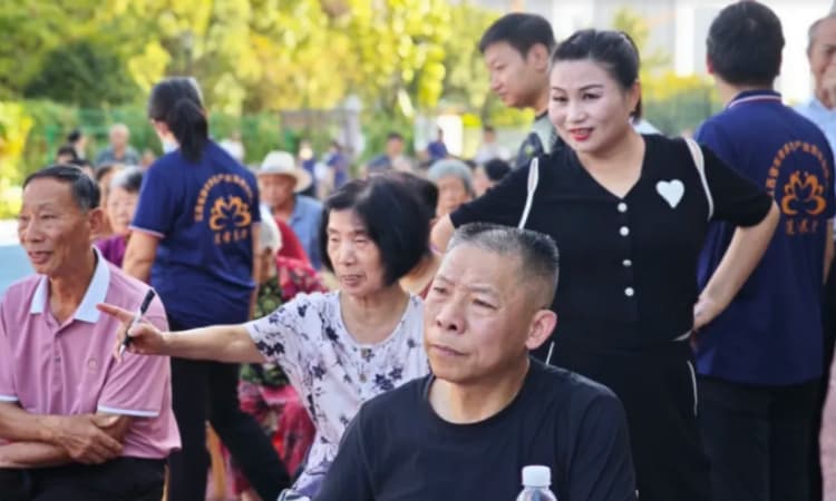 礼赞华诞文艺汇演走进莲孝养老，以文艺盛宴点亮鹰潭养老温情(图3)